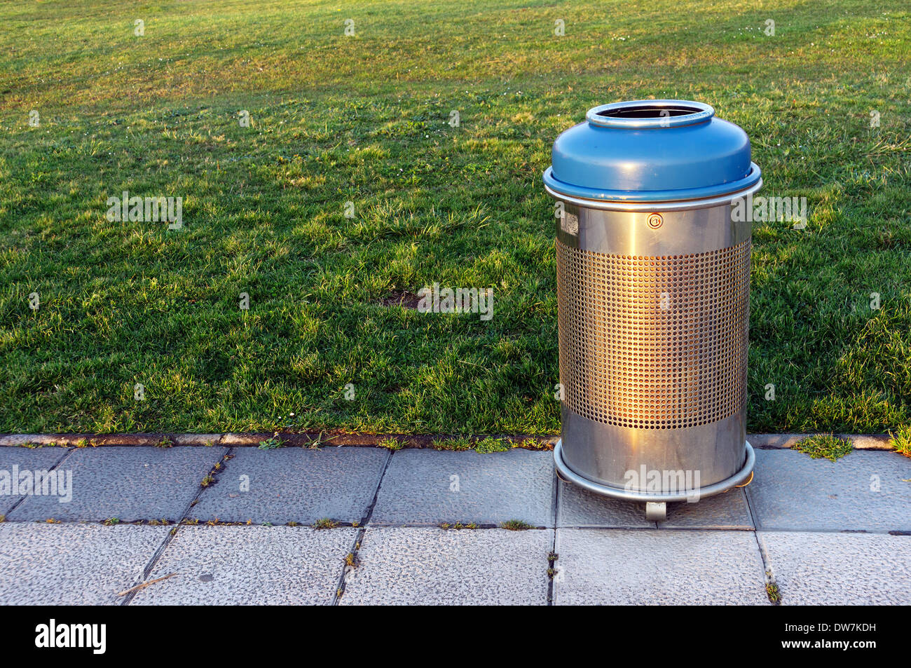 Trash bin hi-res stock photography and images - Alamy