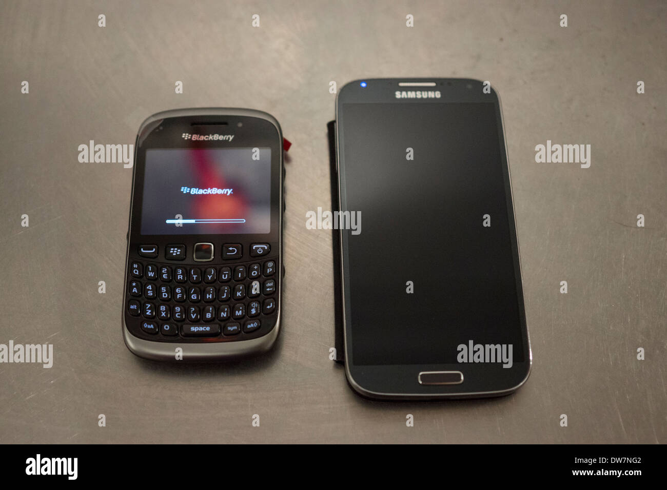 blackberry curve android samsung s4 phone Stock Photo - Alamy