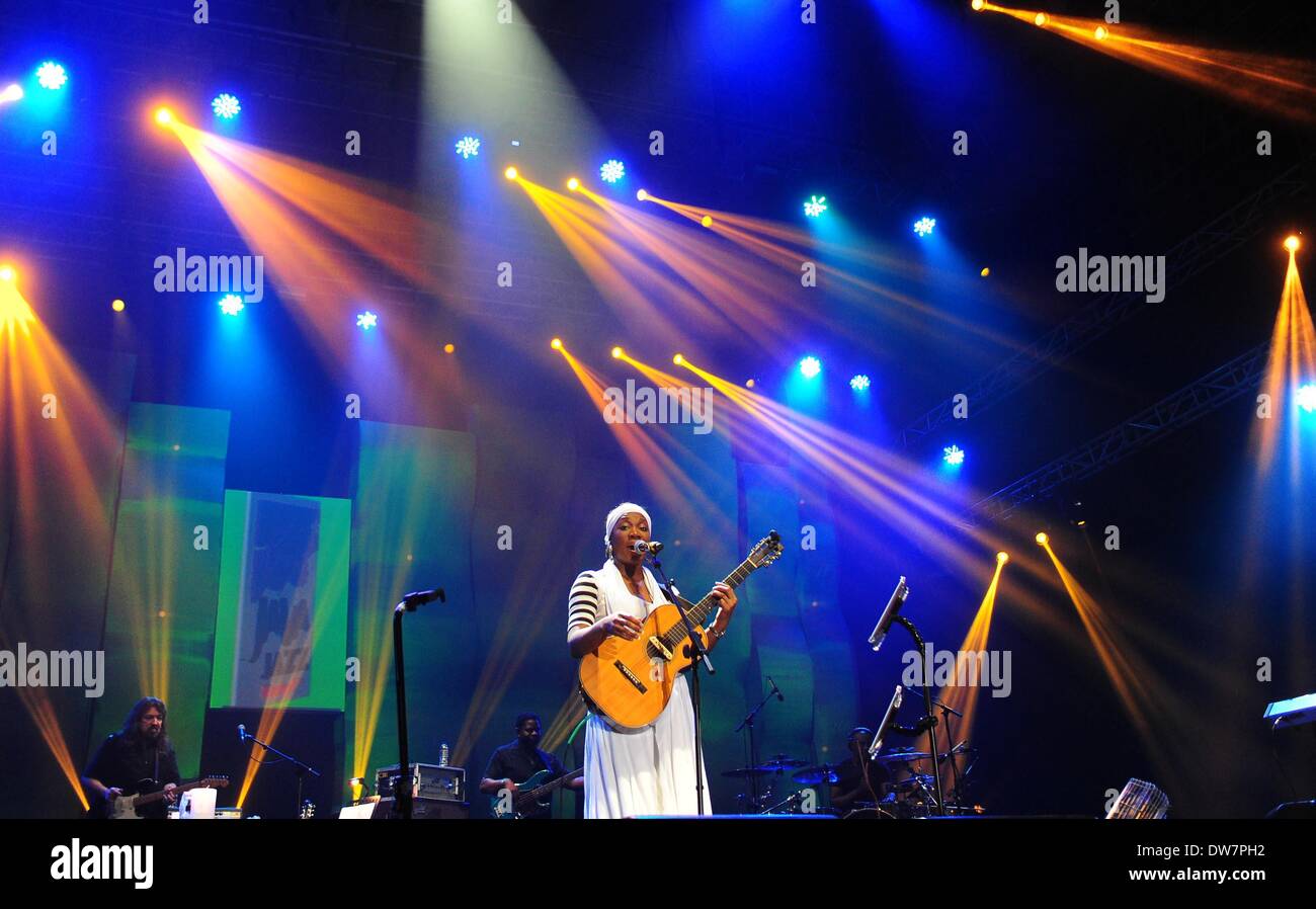 India arie hi-res stock photography and images - Alamy