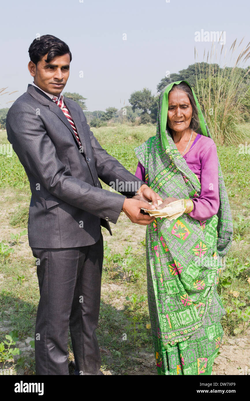 Man giving money to women hi-res stock photography and images - Alamy
