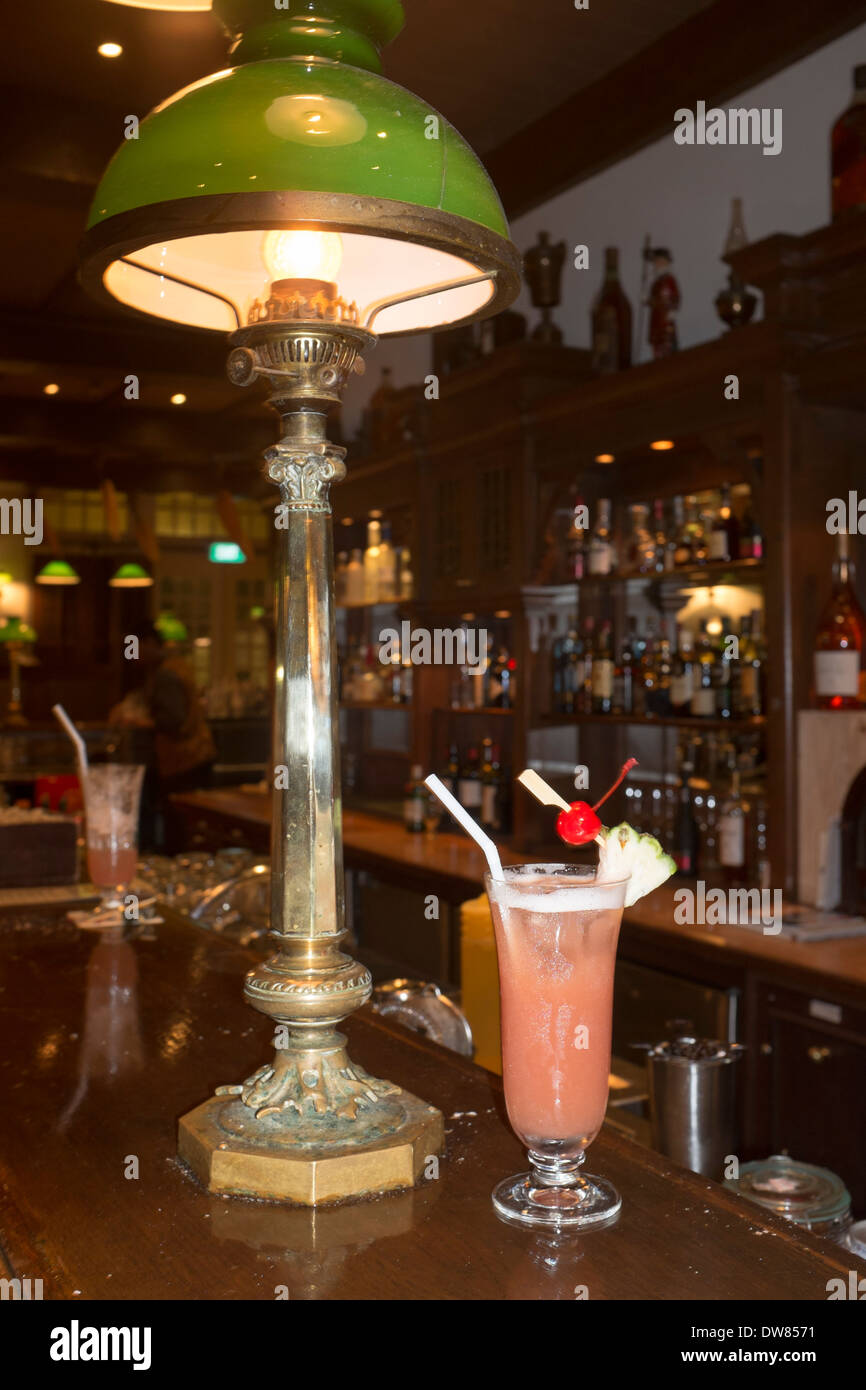Singapore Sling at the Long Bar in Raffles Hotel, Singapore Stock Photo
