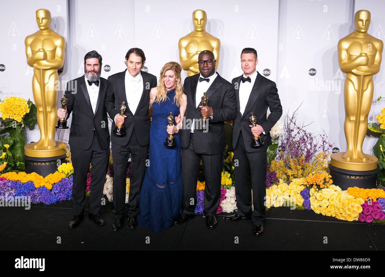BRAD PITT STEVE MCQUEEN & PRODUCERS 86TH ANNUAL ACADEMY AWARDS PRESSROOM LOS ANGELES  USA 02 March 2014 Stock Photo