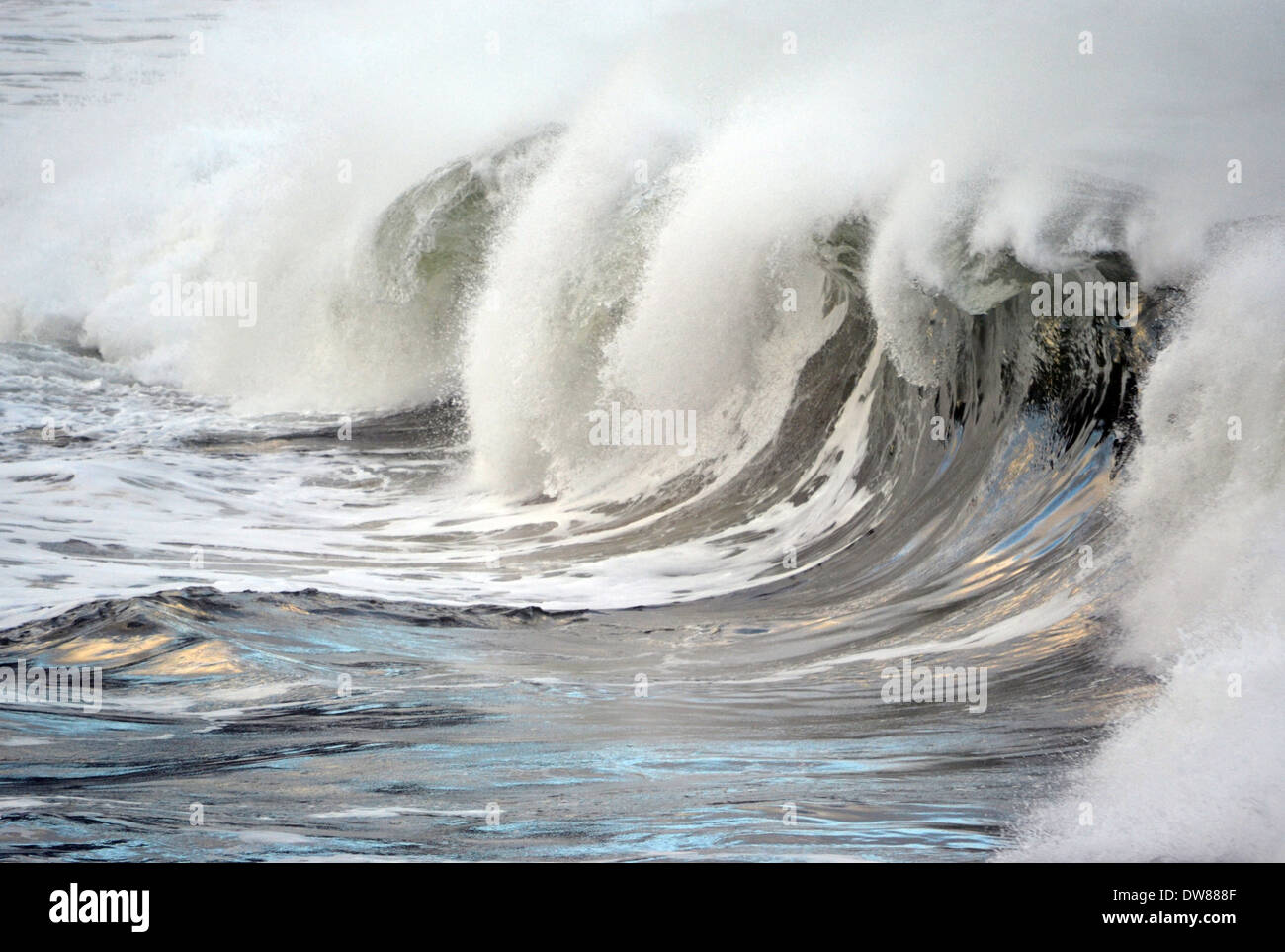 Giant waves breaking at Waimea Bay, North Shore of Oahu, Hawaii, USA Stock Photo