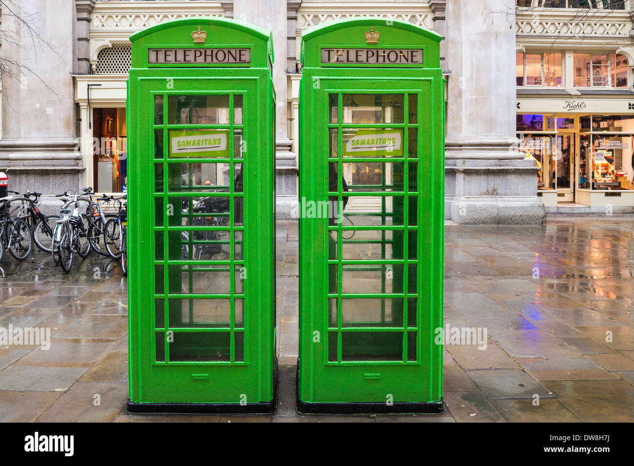 Samaritans green telephone box - City of London Stock Photo