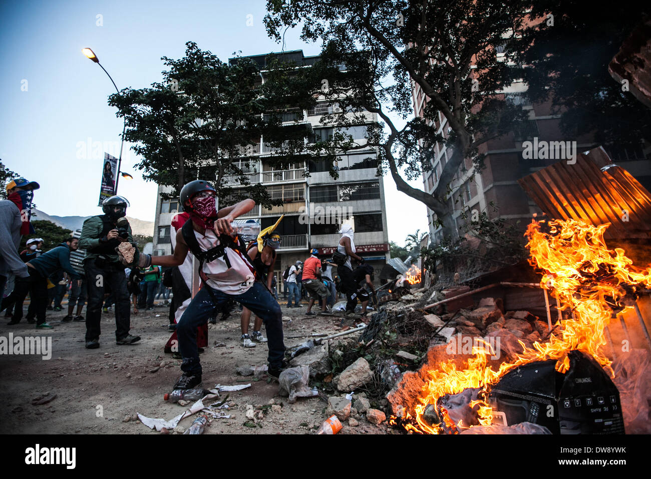 Caracas, Venezuela. 3rd Mar, 2014. Demonstrators throw rocks in a clash against the Bolivarian National Police during a protest in Altamira, east Caracas, Venezuela, on March 3, 2014. Credit:  Boris Vergara/Xinhua/Alamy Live News Stock Photo