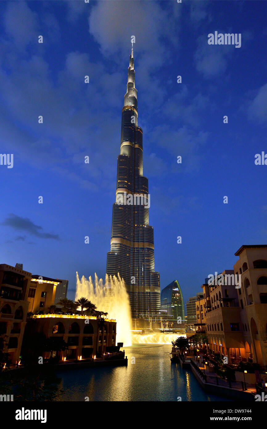 Nighttime water show of The Dubai Fountain at Lake Burj Khalifa in front of Burj Khalifa, Downtown, Dubai, United Arab Emirates Stock Photo