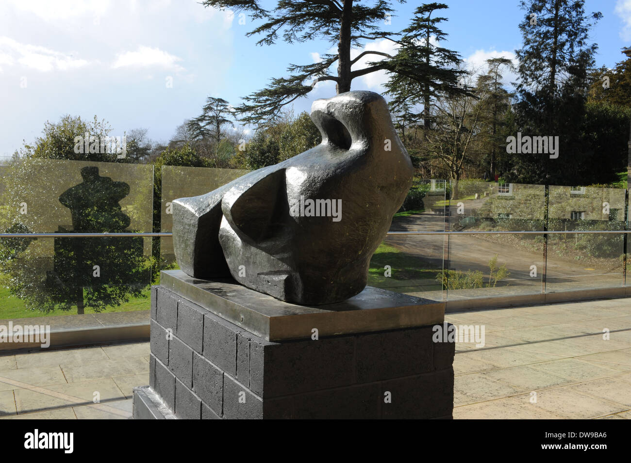 Henry Moore sculpture "Reclining Figure Bunched" Bronze Sculpture Stock