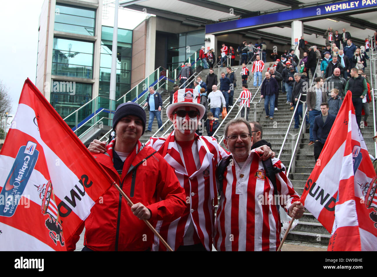 Wembley, London, UK. 2nd March, 2014. Capital One Cup Final - Manchester City v Sunderland.  Sunderland fans preparing to walk down Wembley Way. **This picture may only be used for editorial use** Credit:  Paul Marriott/Alamy Live News Stock Photo