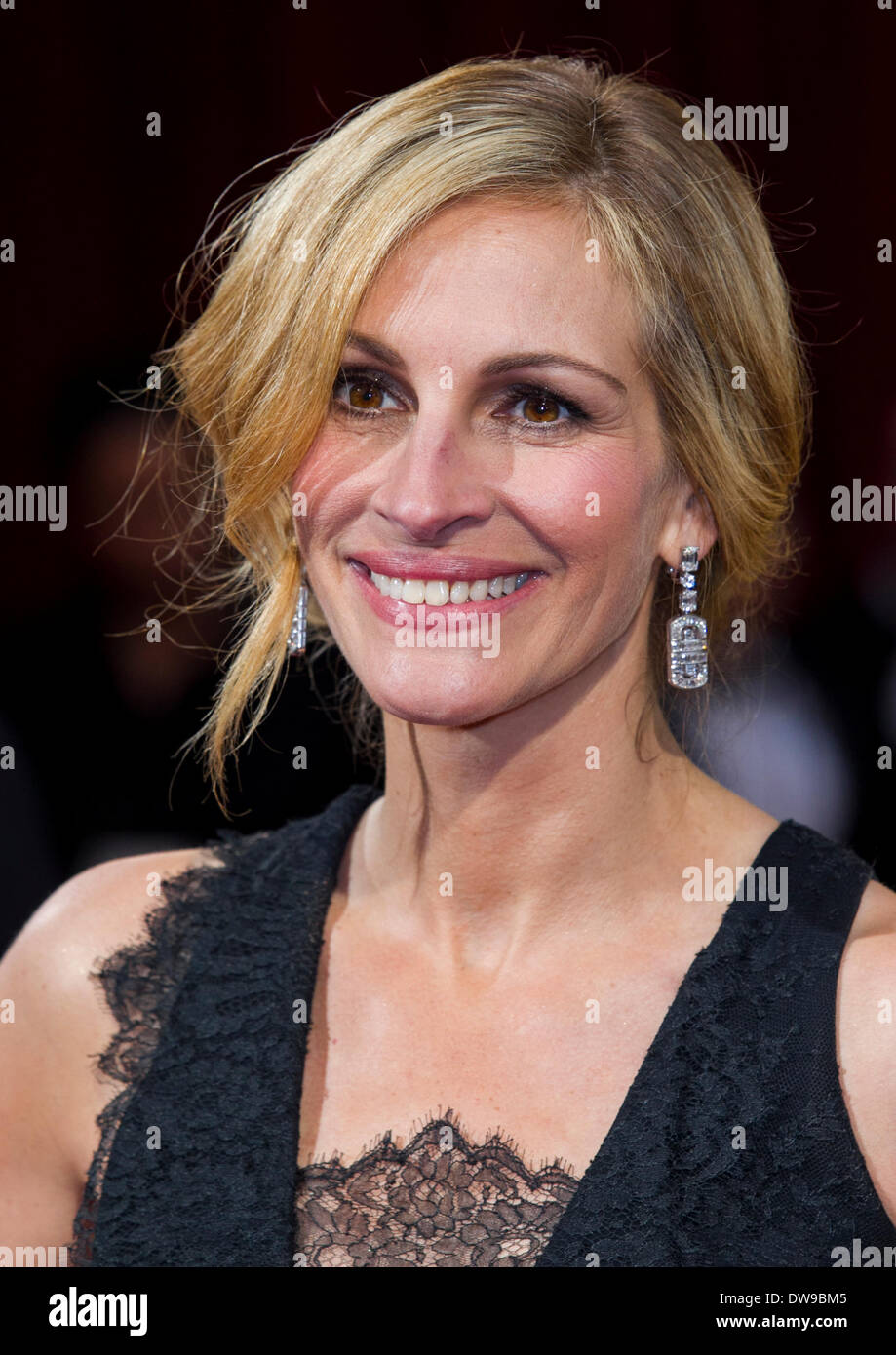 JULIA ROBERTS 86TH ANNUAL ACADEMY AWARDS RED CARPET LOS ANGELES  USA 02 March 2014 Stock Photo