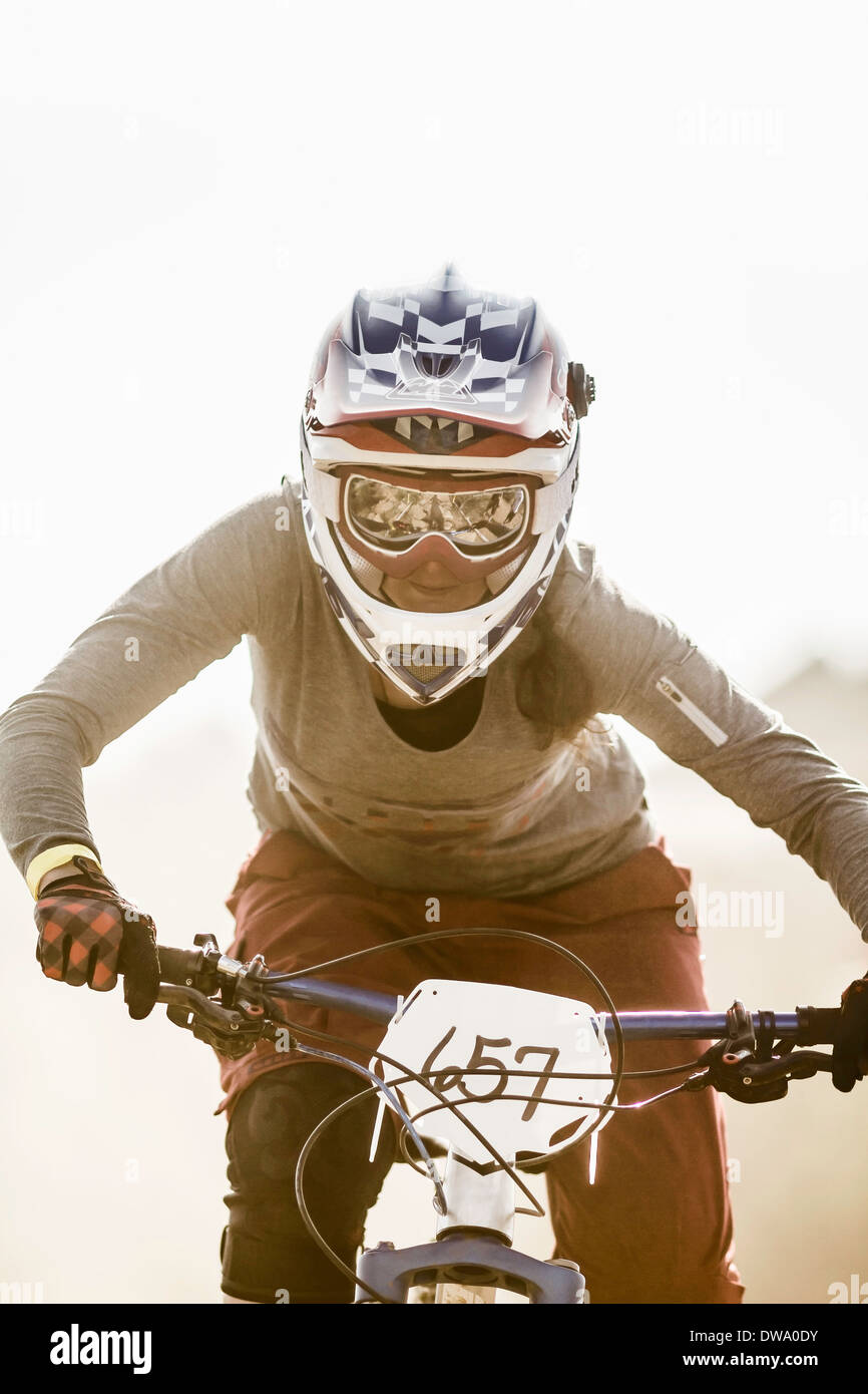 Young woman racing on mountainbike, Fontana, California, USA Stock Photo