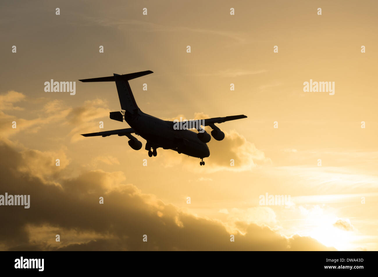 Airport silhouette hi-res stock photography and images - Alamy