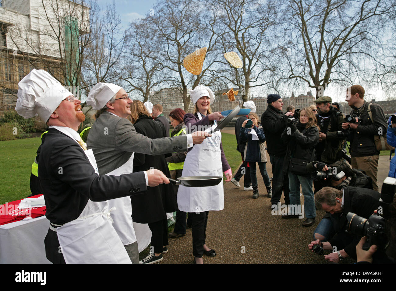 London,UK. 4th March 2014. MPs pose for photos at the Parliamentary Pancake Race. Credit: Keith Larby/Alamy Live News Stock Photo