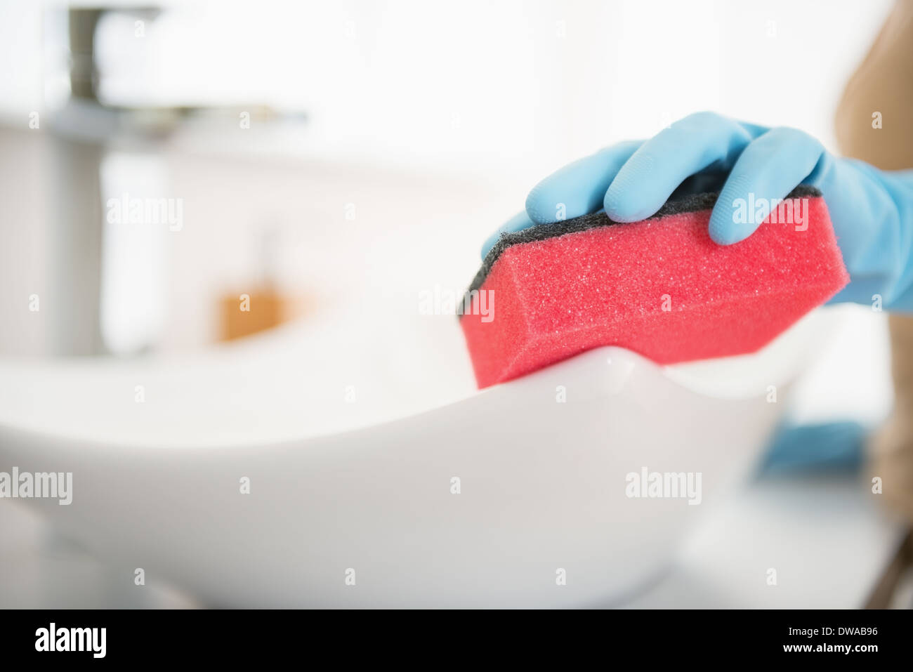 Bathroom cleaner and sponge hi-res stock photography and images - Page 16 -  Alamy