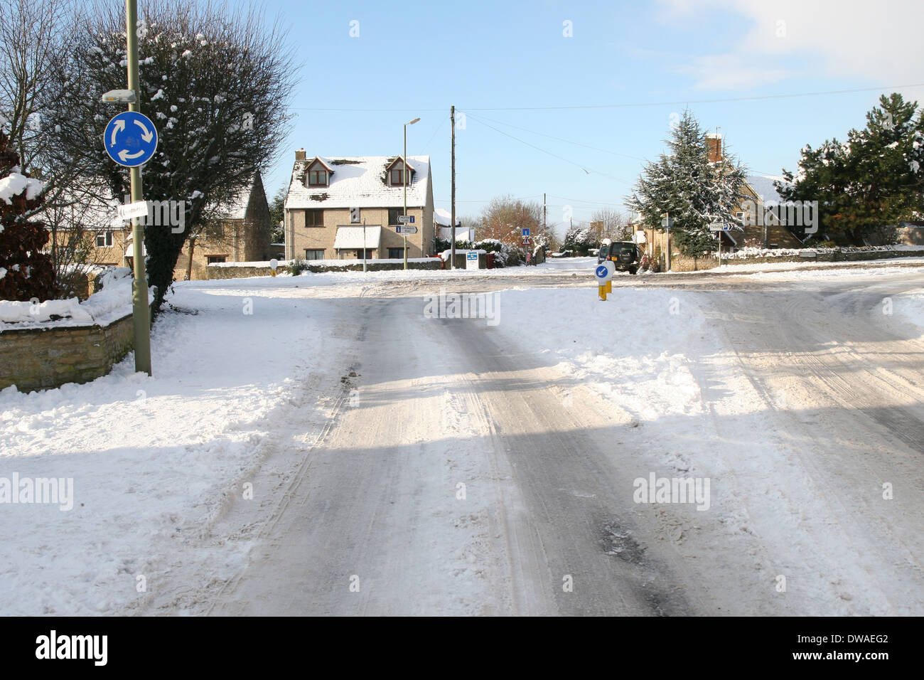 Frozen road in eynsham oxfordshire hires stock photography and images