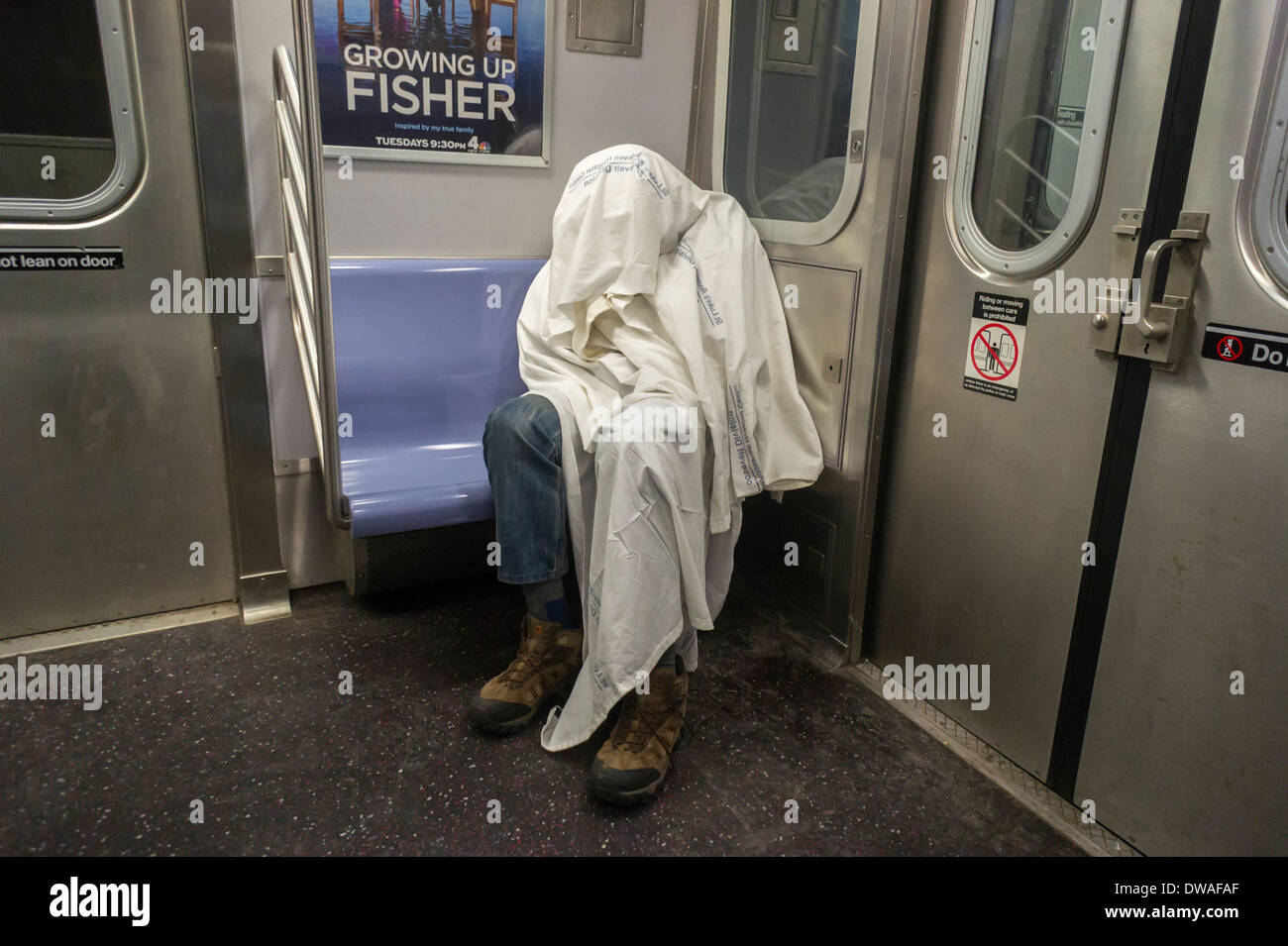 Homeless winter new york city hi-res stock photography and images - Alamy
