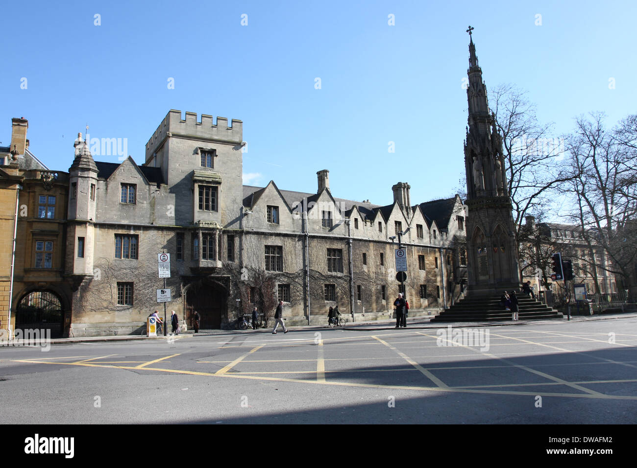 Martyr's Memorial and Balliol College, in ST Giles, Oxford Stock Photo