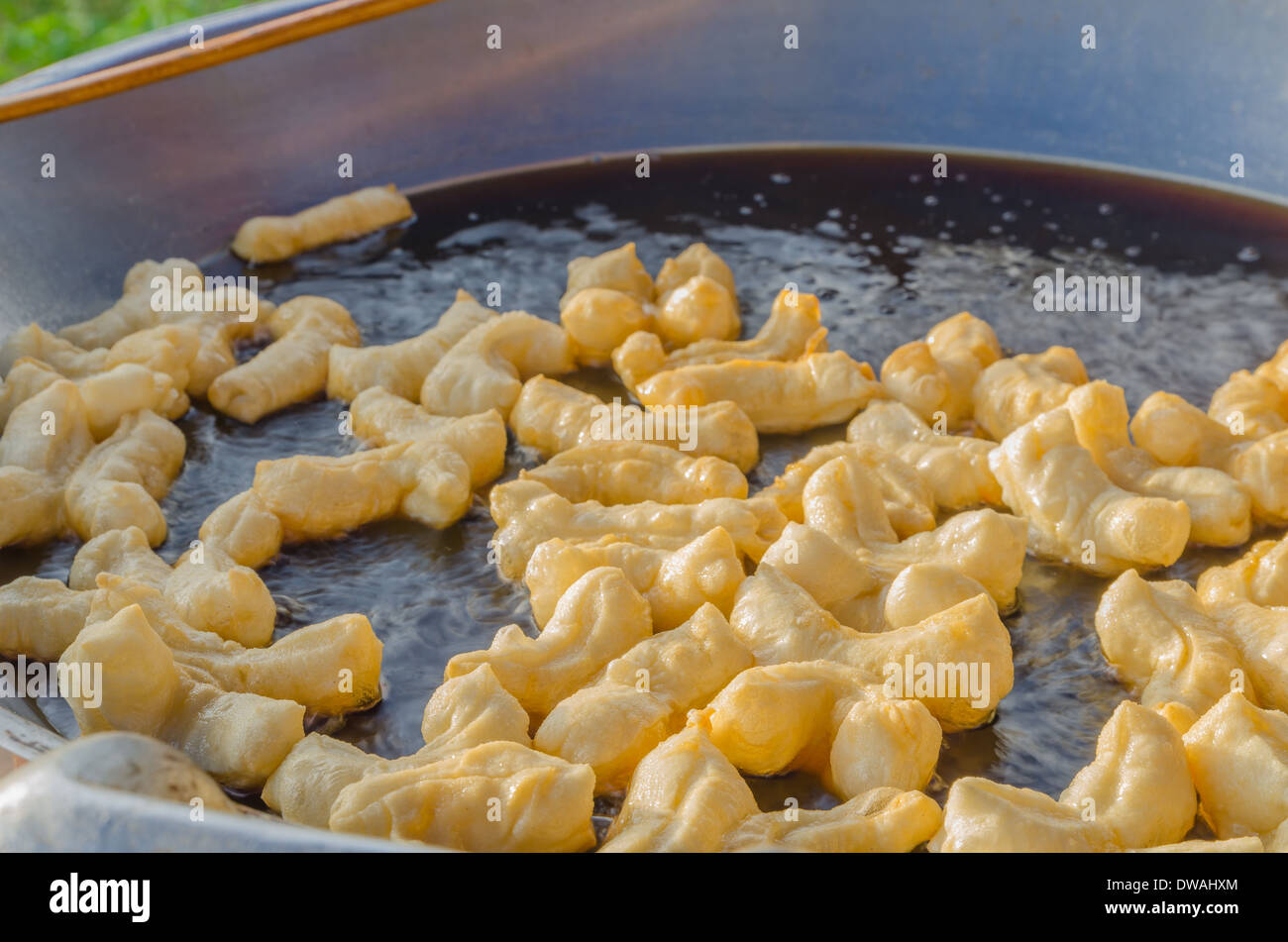 https://c8.alamy.com/comp/DWAHXM/deep-fried-dough-stick-fry-in-pan-by-hot-oil-DWAHXM.jpg