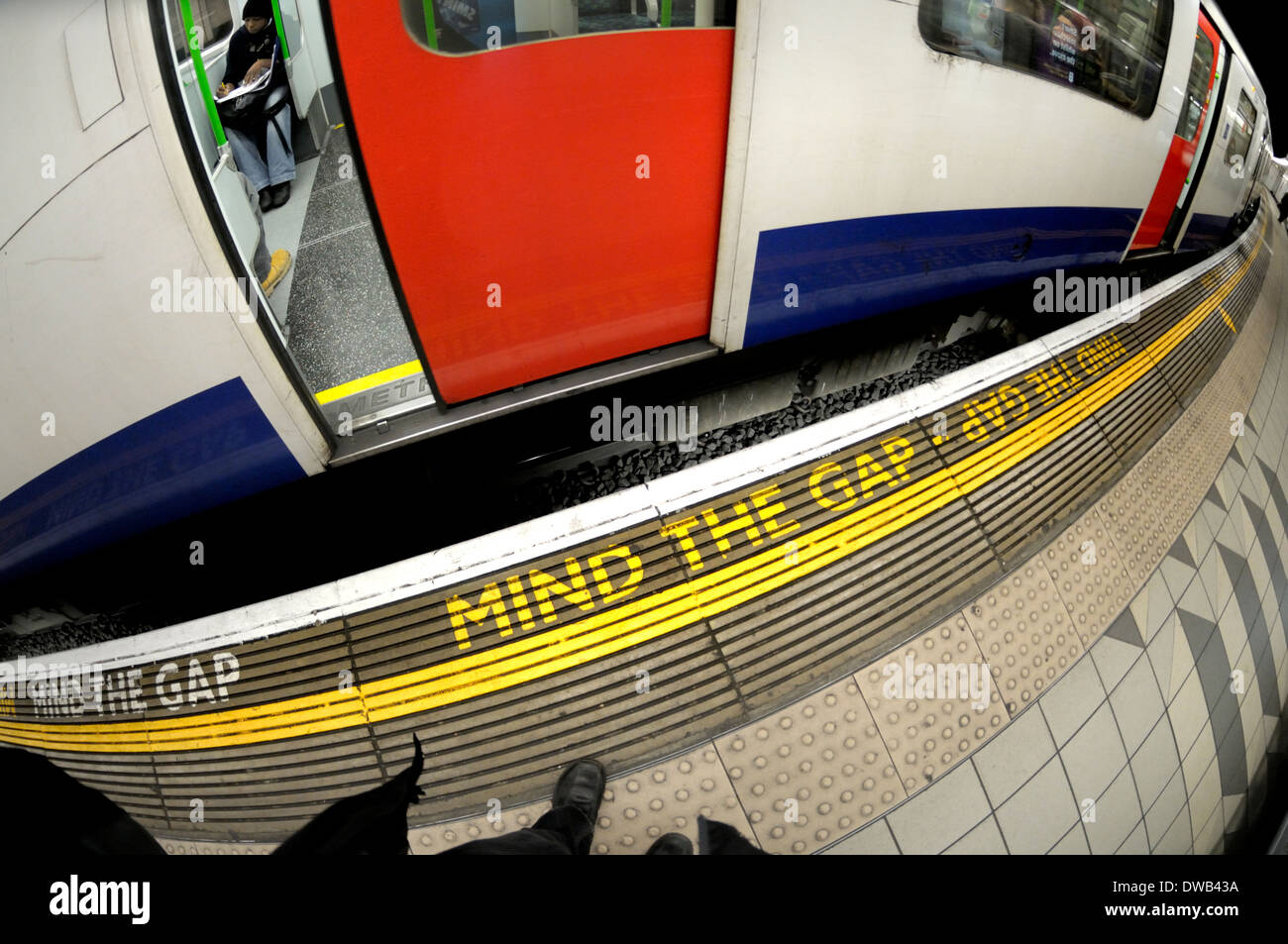 London, England, UK. London underground - 'Mind the Gap' painted on Stock  Photo - Alamy