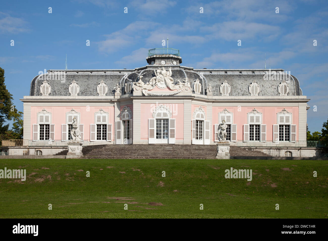 Germany, North Rhine-Westphalia, Duesseldorf Benrath, view to Benrath castle Stock Photo
