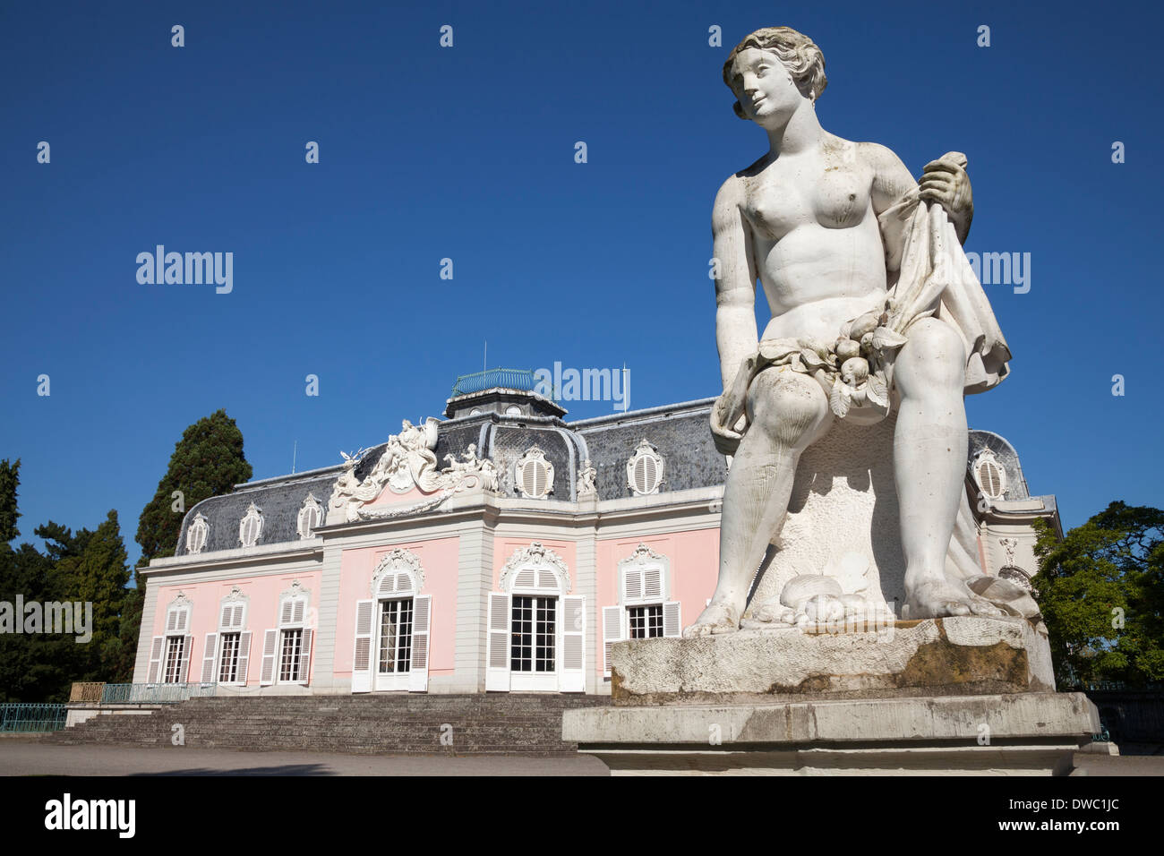 Germany, North Rhine-Westphalia, Duesseldorf Benrath, sculpture in front of Benrath castle Stock Photo