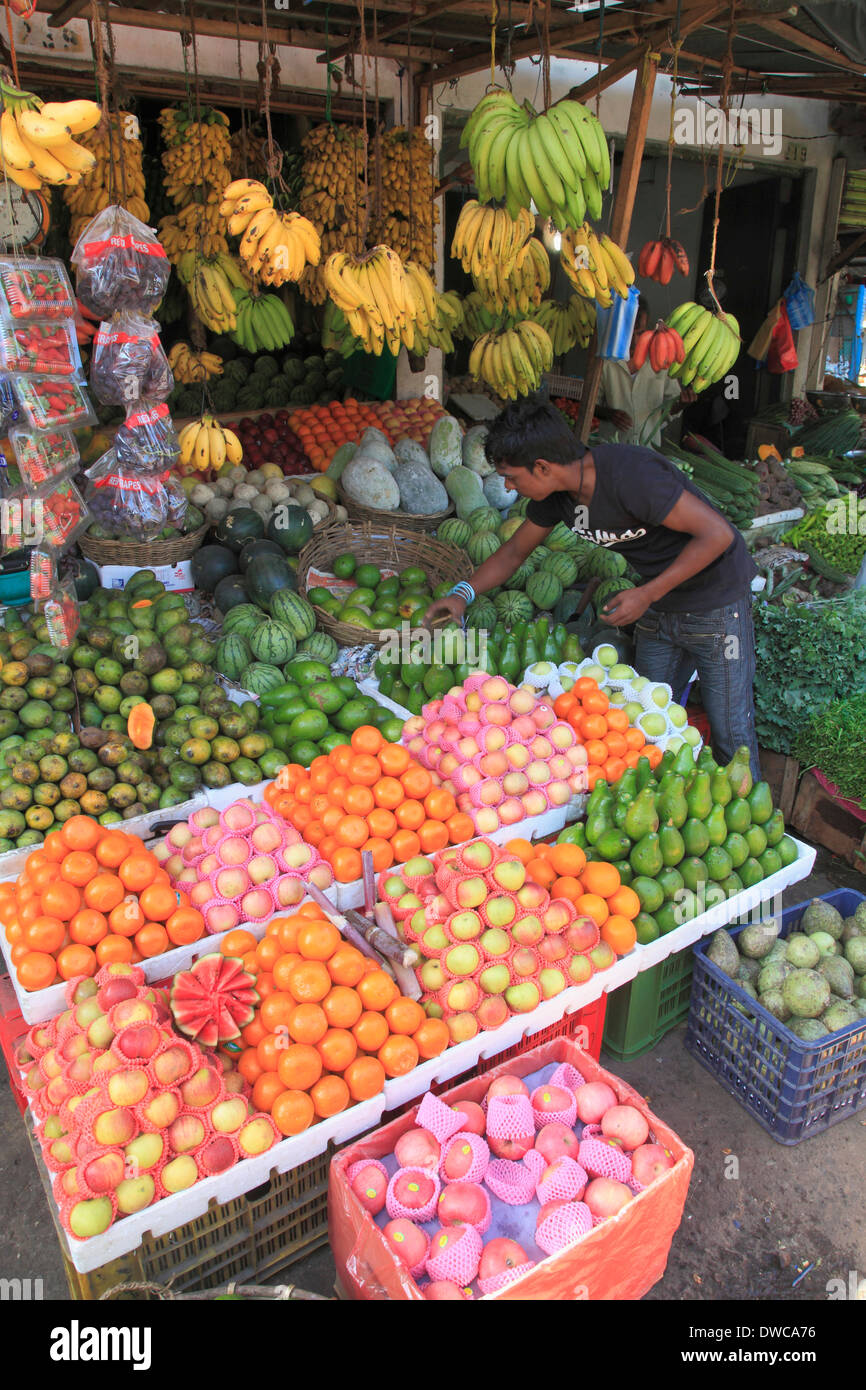 Sri Lanka; Kandy; market, fruit stand, vendor Stock Photo Alamy