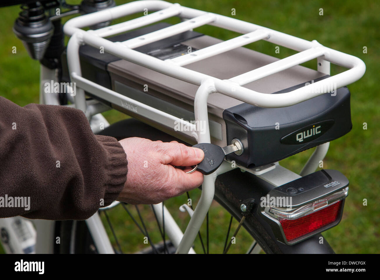 Li ion battery pack placed under rear carrier rack of pedelec e bike electric bicycle Stock Photo Alamy