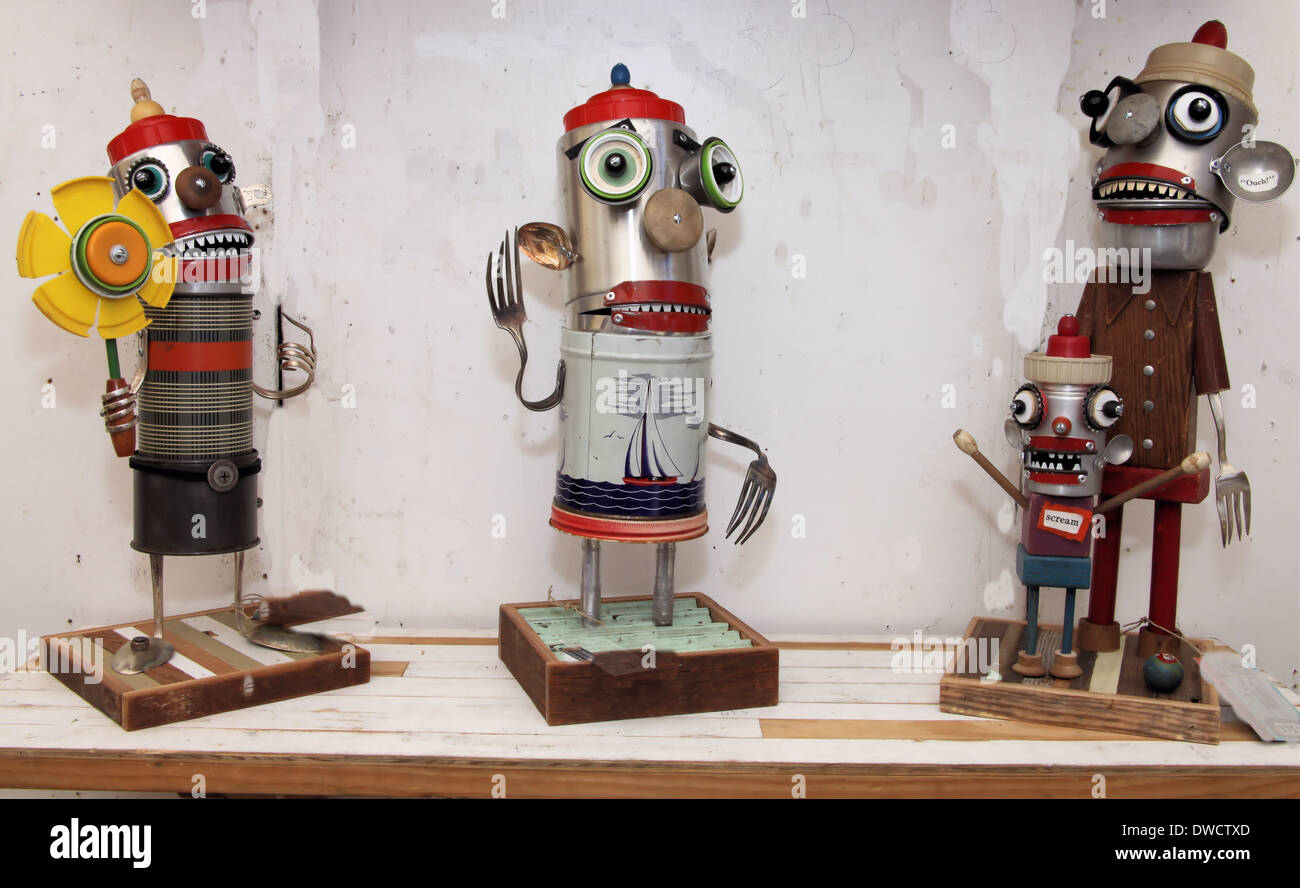 TIN SCULPTURES OF 3 PEOPLE AND CHILD Stock Photo Alamy