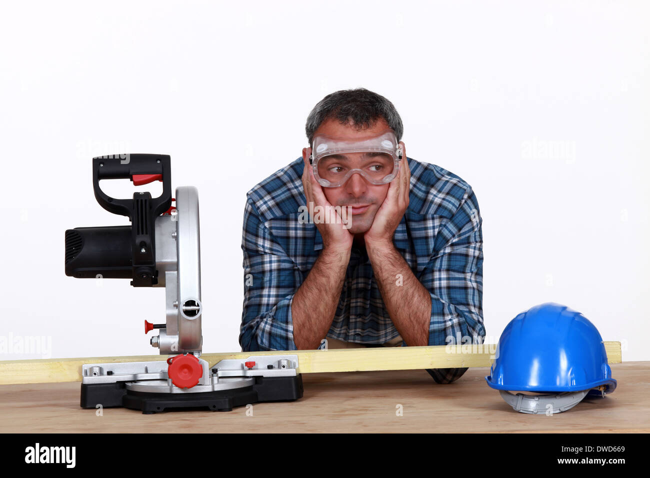 Man with a circular saw Stock Photo - Alamy