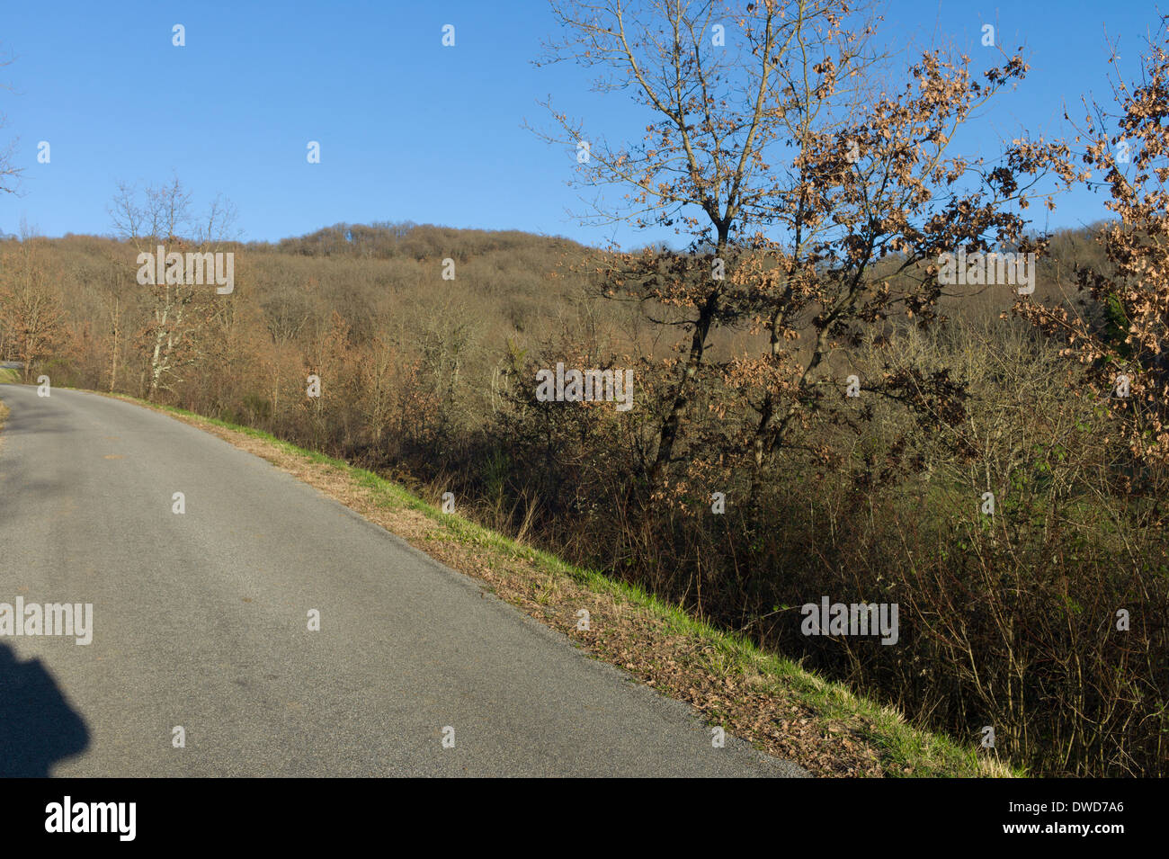 Country lane near La Contie, a hamlet belonging to the commune of Najac, Aveyron, Occitanie, France Stock Photo