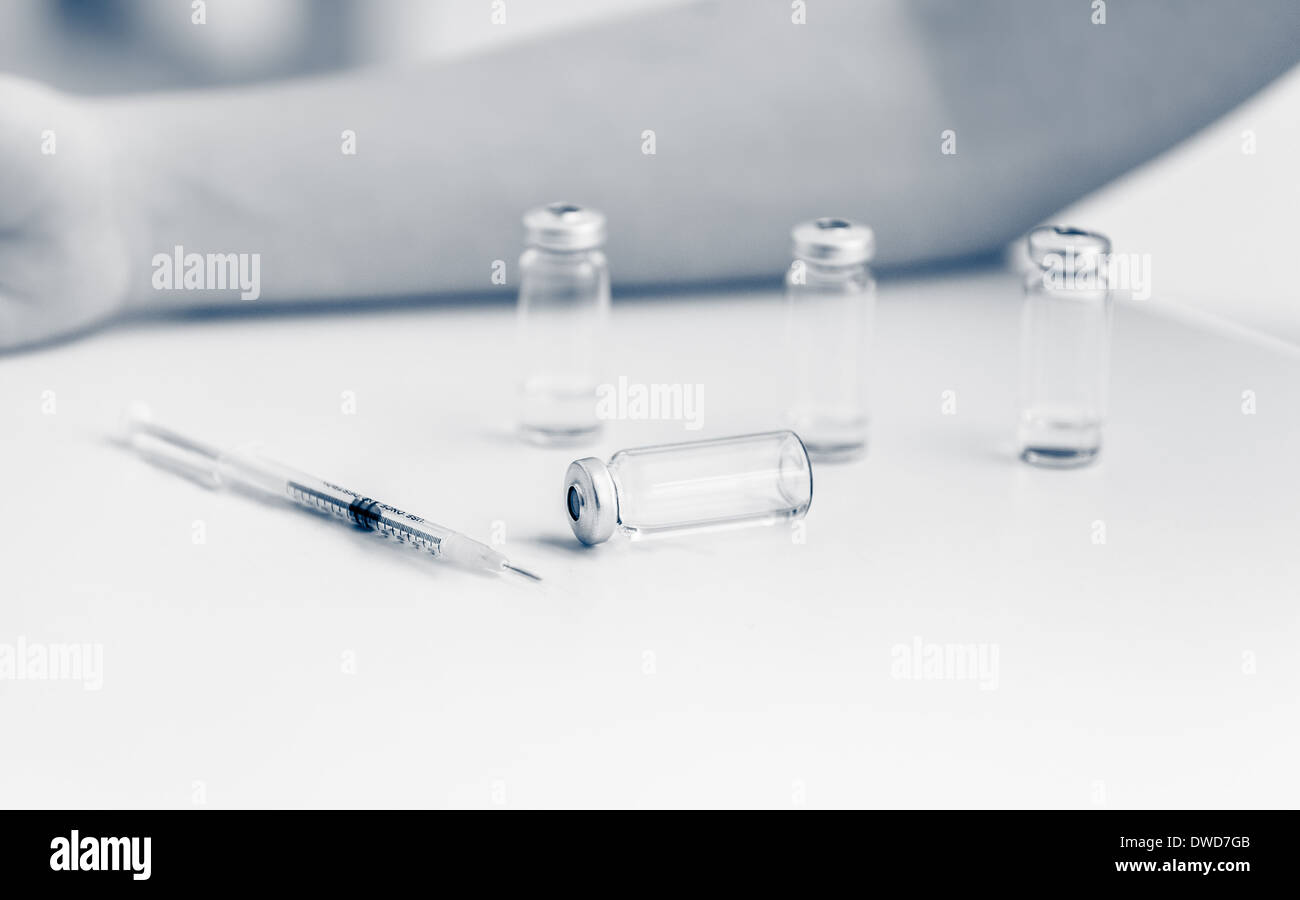 Injection medicines table bottle hi-res stock photography and images ...