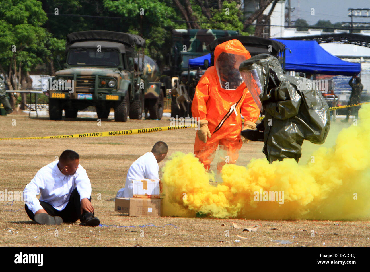 Quezon City, Philippines. 6th Mar, 2014. Soldiers from the Philippine Army wearing hazmat suits rescue mock victims during the Chemical, Biological, Radiological, and Nuclear Explosive (CBRNE) capability demonstration at Camp Aguinaldo in Quezon City, the Philippines, March 6, 2014. Credit:  Rouelle Umali/Xinhua/Alamy Live News Stock Photo