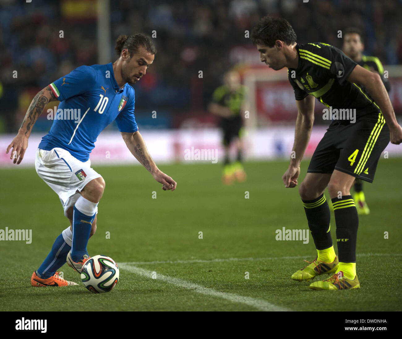 Madrid. 5th Mar, 2014. Pablo Osvaldo(L) of Italy vies the ball during an international friendly football match between Italy and Spain at Madrid, Spain on March 5, 2014. Italy lost 0-1. Credit:  Xie Haining/Xinhua/Alamy Live News Stock Photo