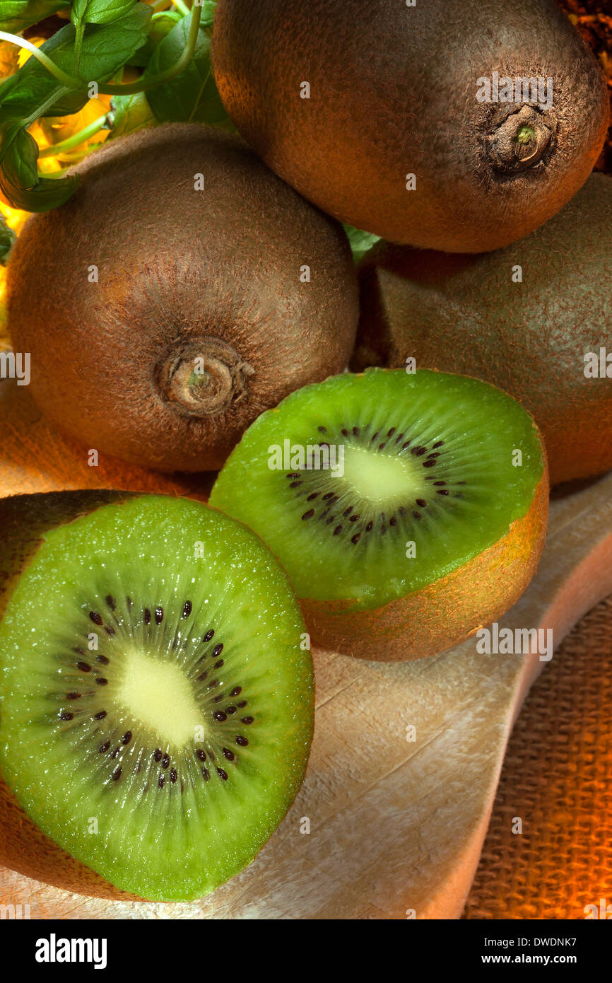 https://c8.alamy.com/comp/DWDNK7/kiwifruit-or-chinese-gooseberry-DWDNK7.jpg