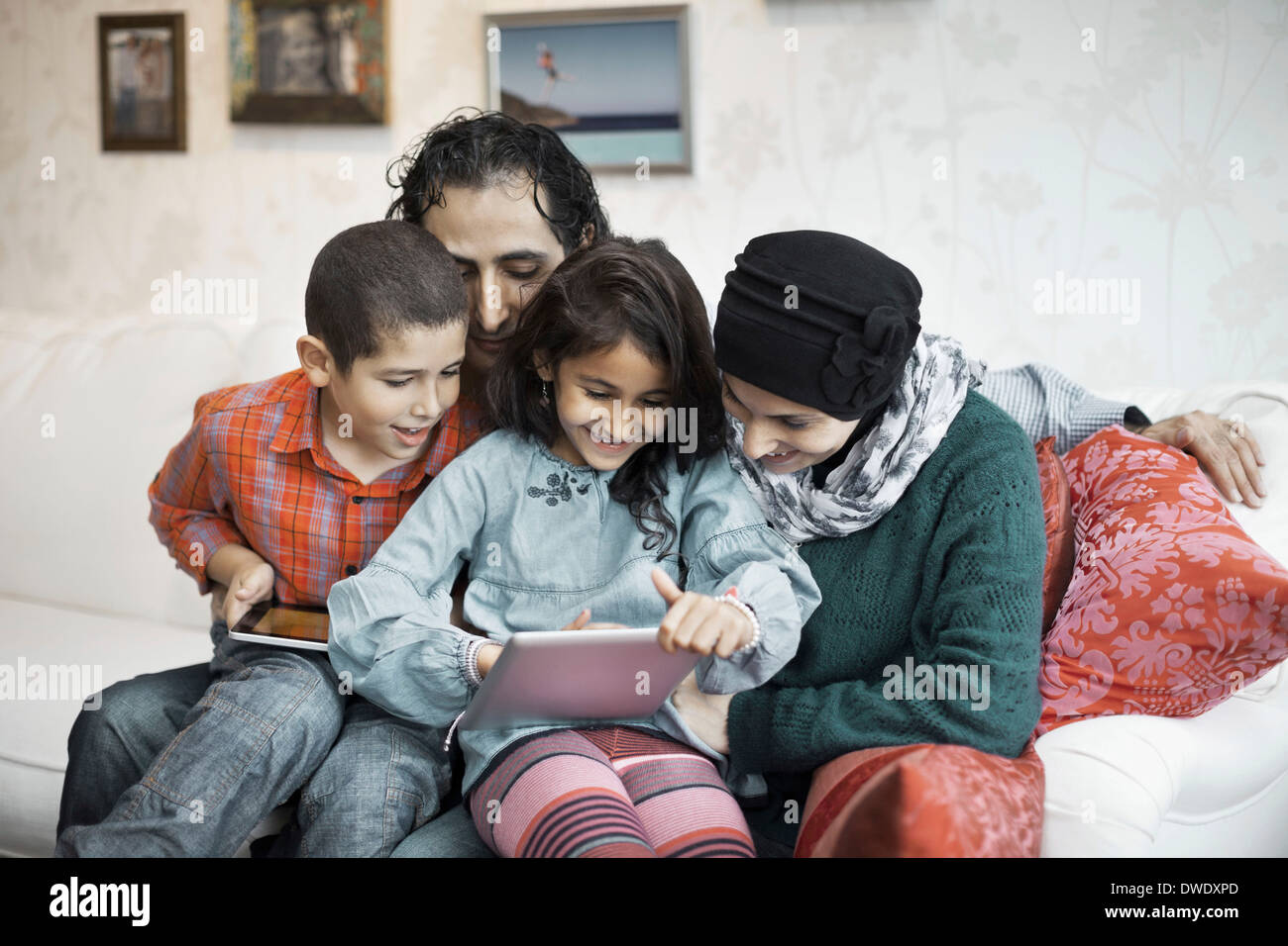 Three muslim girls hi-res stock photography and images - Alamy