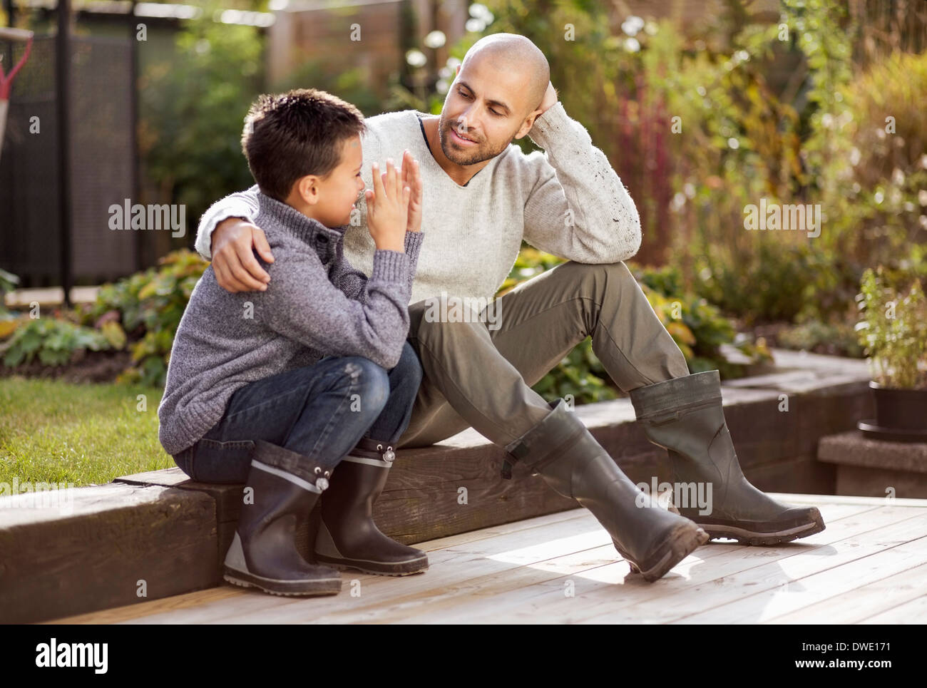 Father son sitting hi-res stock photography and images - Alamy