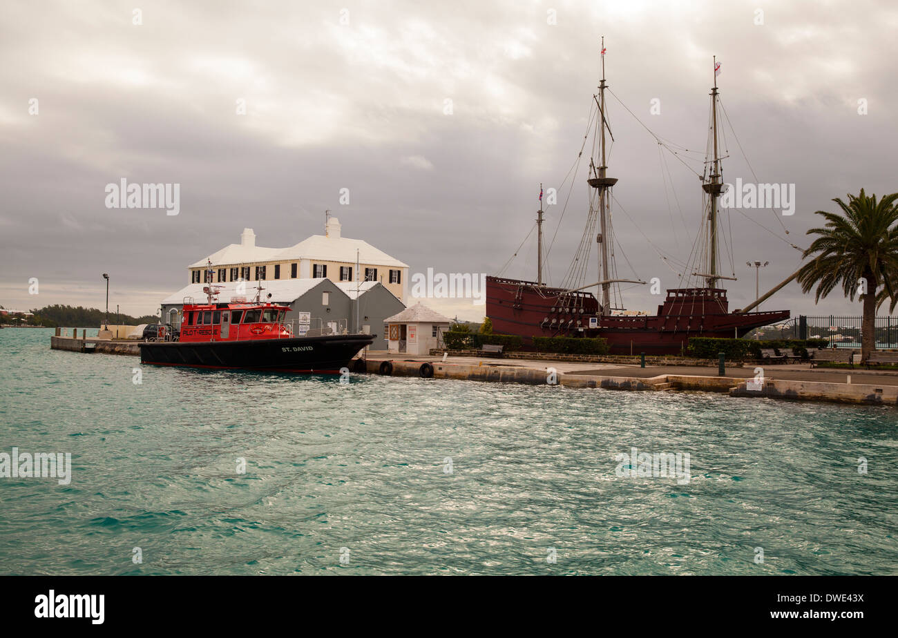 Ordnance Island St George's, Bermuda with the replica ship the Deliverance ll the first ship built by ship wrecked sailors in 1610 Stock Photo