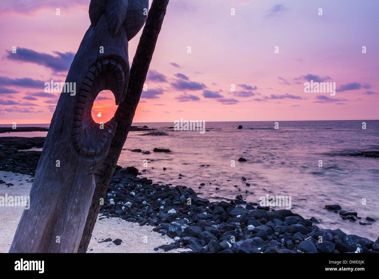 Tiki statue cook islands hi-res stock photography and images - Alamy