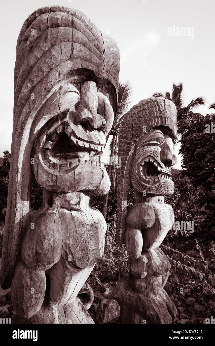 Tiki statue cook islands hi-res stock photography and images - Alamy