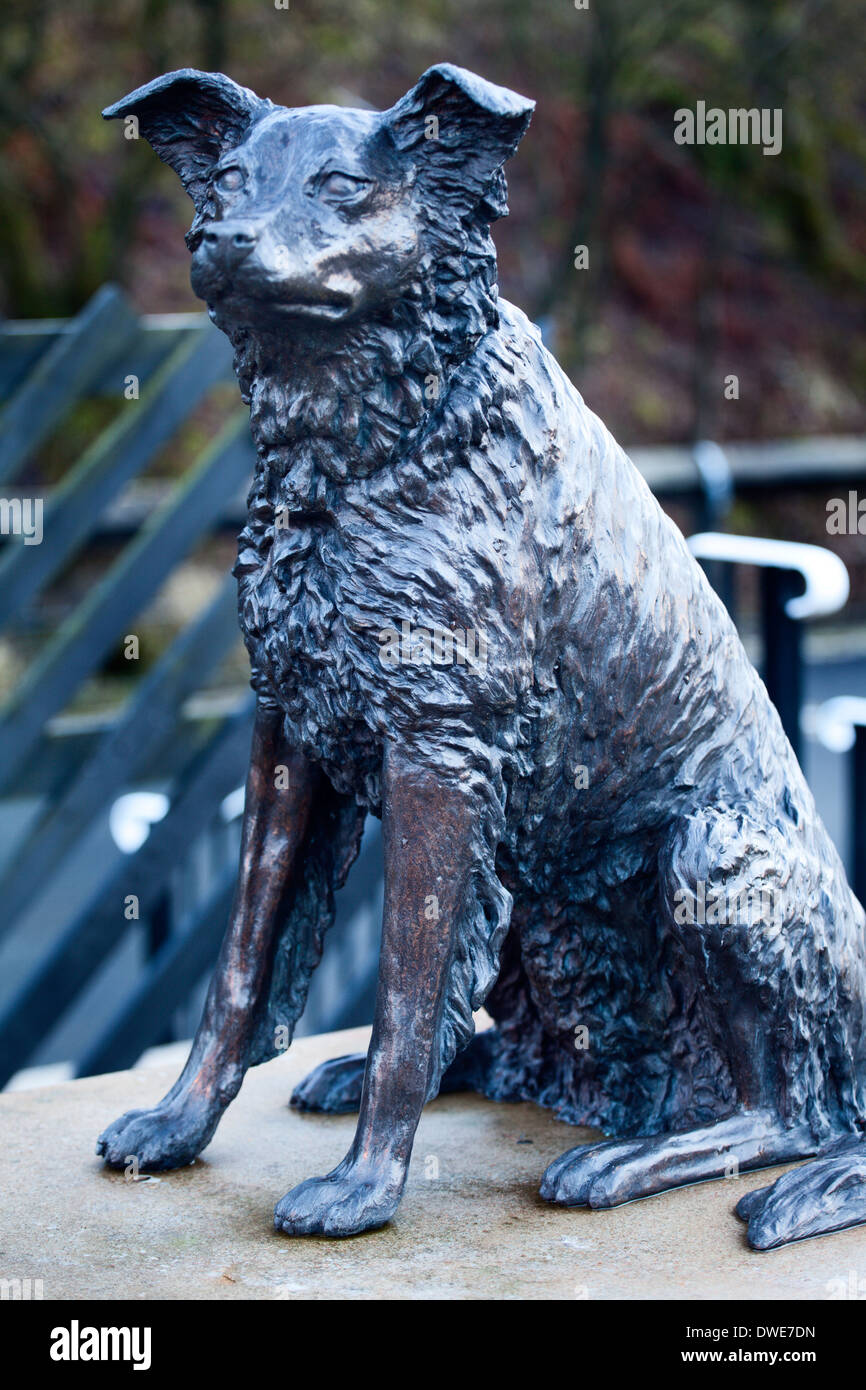 Animal dog statue hires stock photography and images Alamy