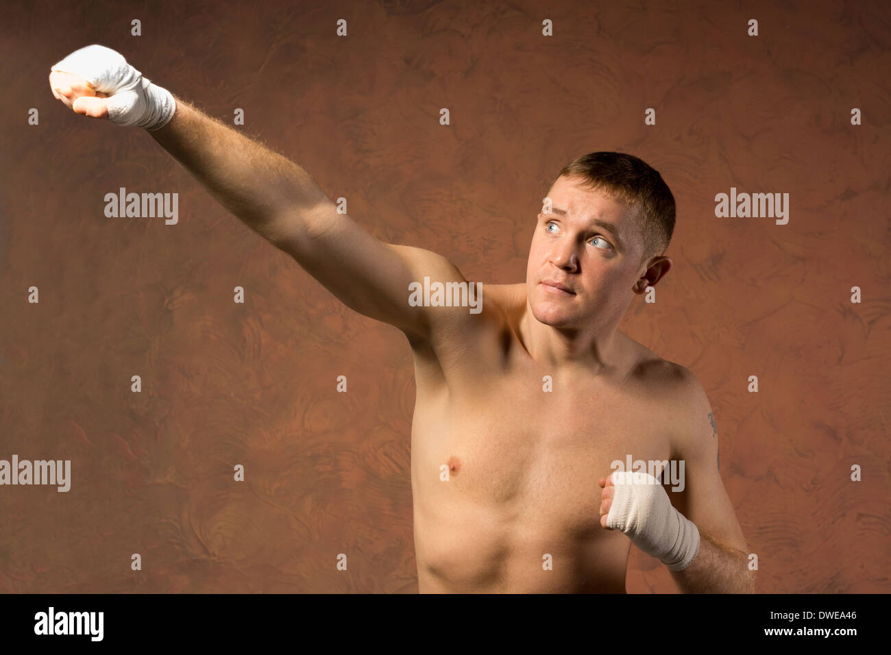 Boxer throwing punch hires stock photography and images Alamy