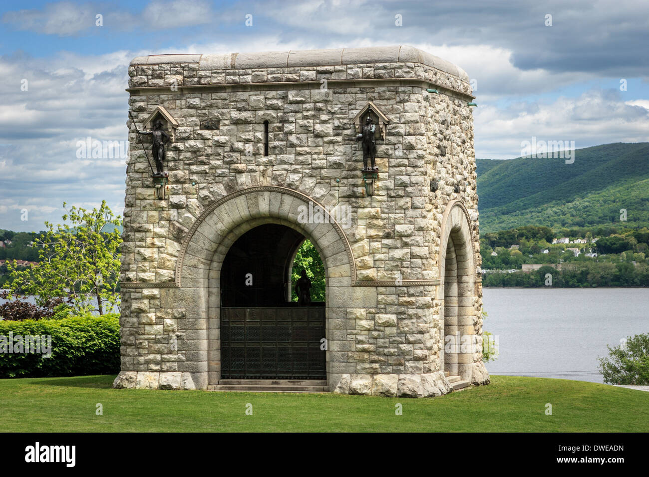 Monument to George at Washington's Headquarters, Newburgh, Hudson Valley, New York State, USA. Stock Photo