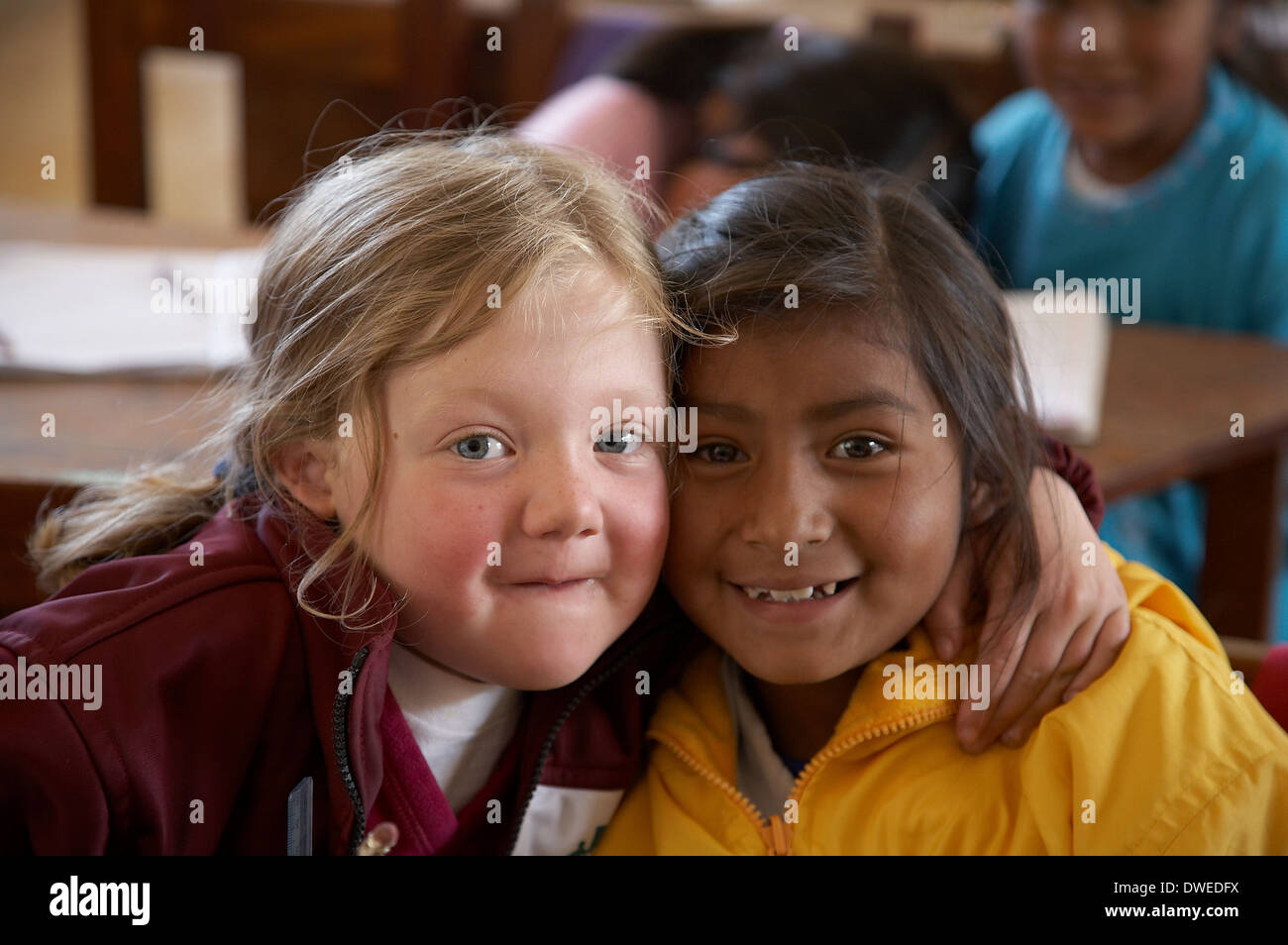 Bolivia - American and Bolivian girls at a school in La Paz Stock Photo