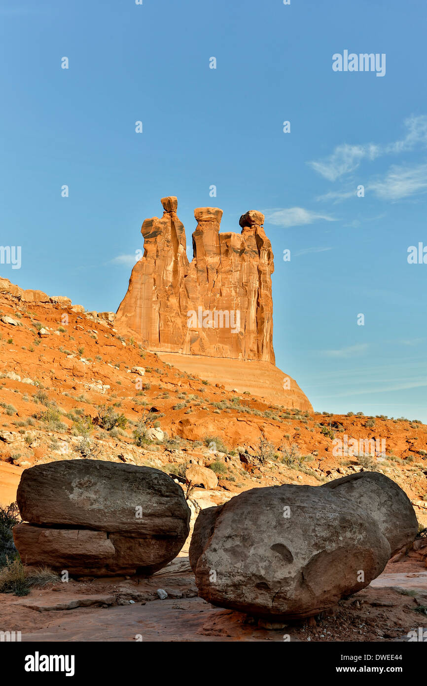 Three Gossips and boulders, Park Avenue trail, Arches National Park