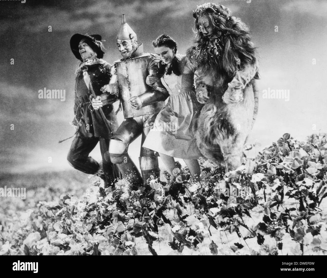 Judy Garland, Ray Bolger, Bert Lahr and Jack Haley, on-set of the Film, 'The Wizard of Oz', 1939 Stock Photo