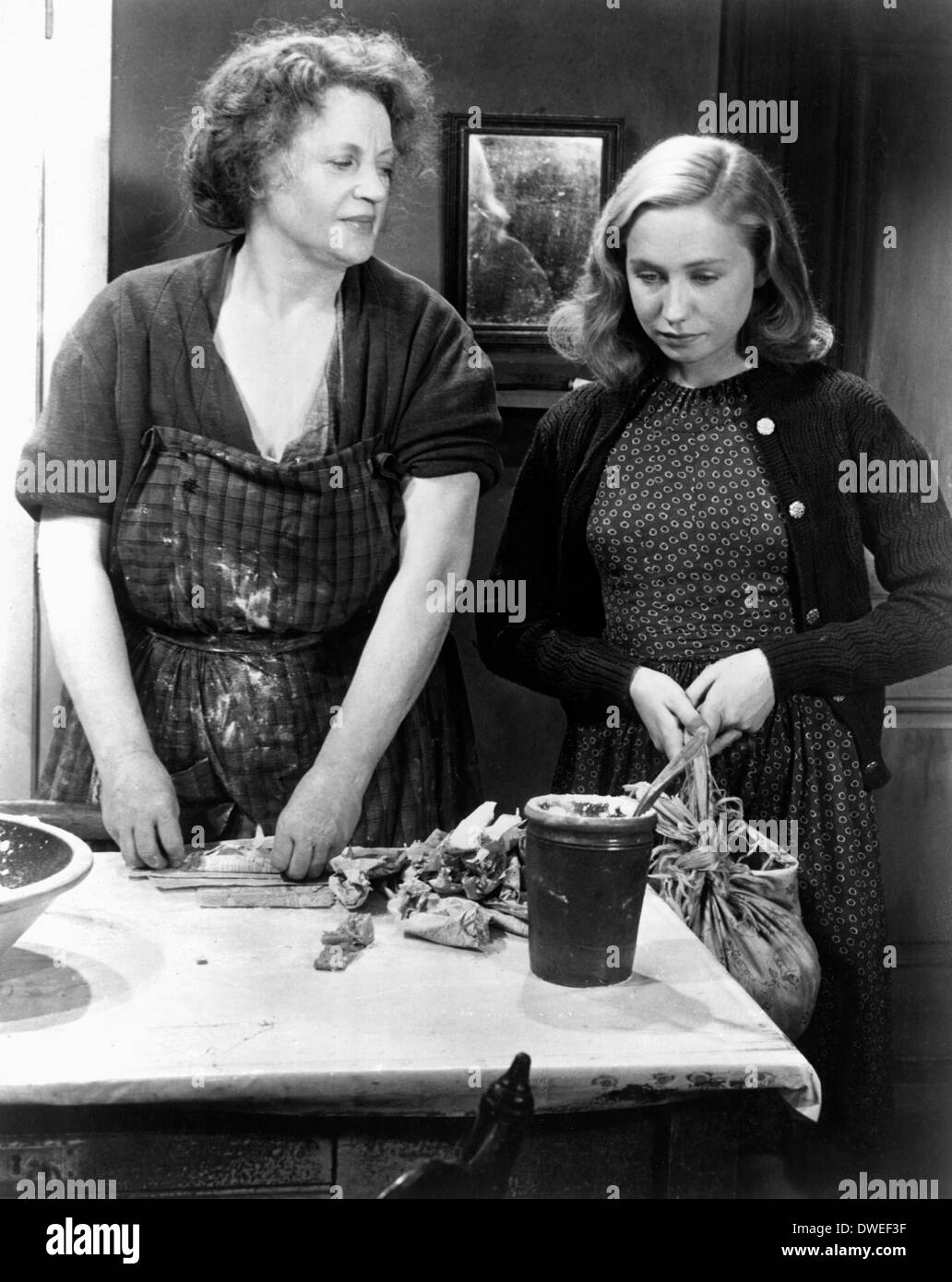 Karen Poulsen and Tove Maes , on-set of the Danish Film, 'Ditte, Child of Man (Ditte Menneskebarn)' directed by Bjarne Henning-Jensen, 1946 Stock Photo