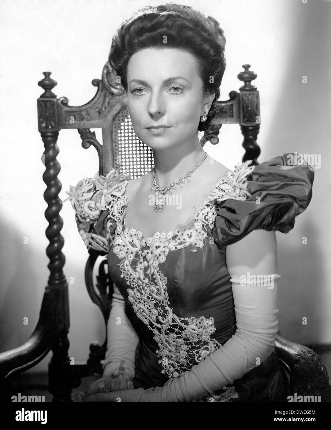 Agnes Moorehead, on-set of the Film, 'The Magnificent Ambersons' directed by Orson Welles, 1942 Stock Photo