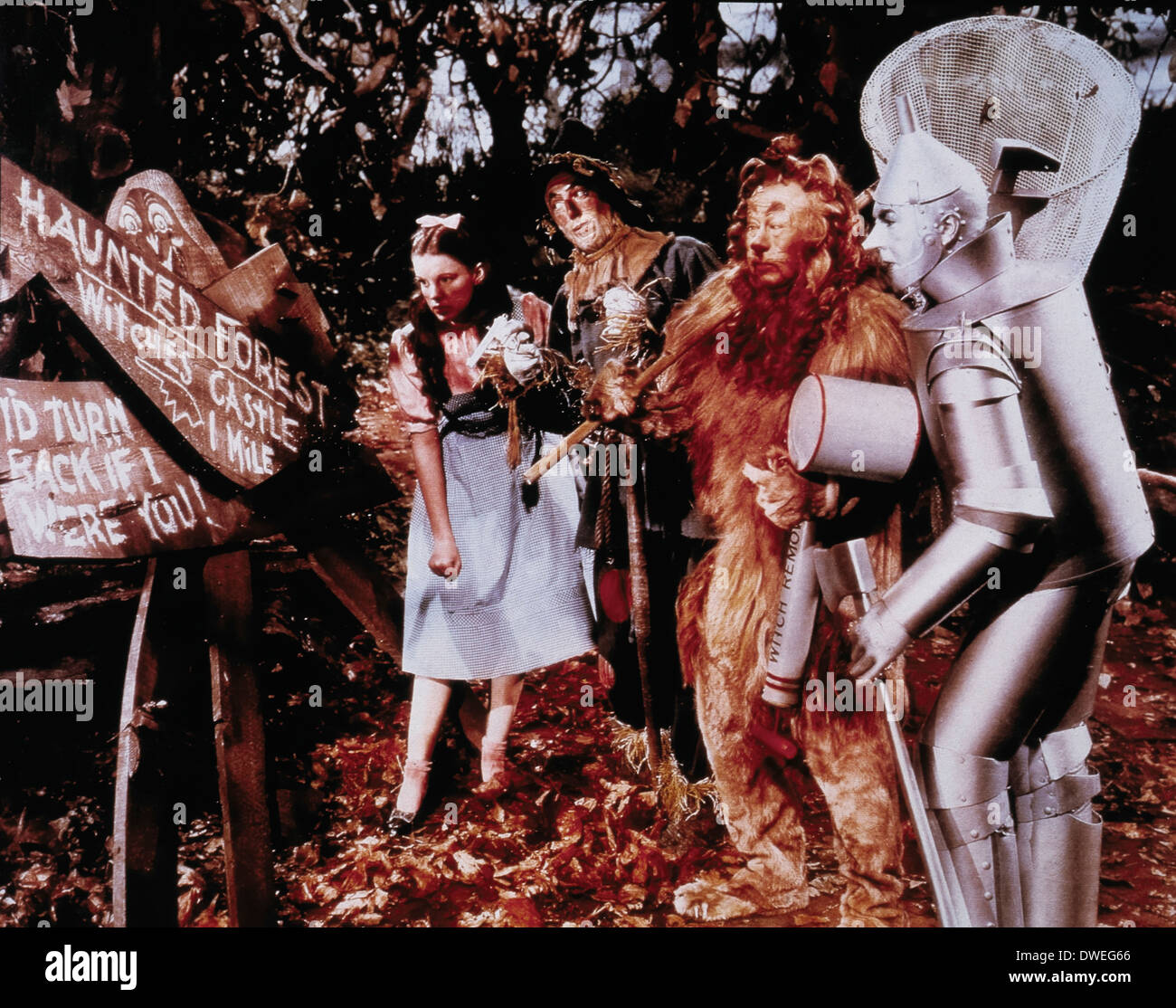 Judy Garland, Ray Bolger, Bert Lahr and Jack Haley, on-set of the Film, 'The Wizard of Oz', 1939 Stock Photo