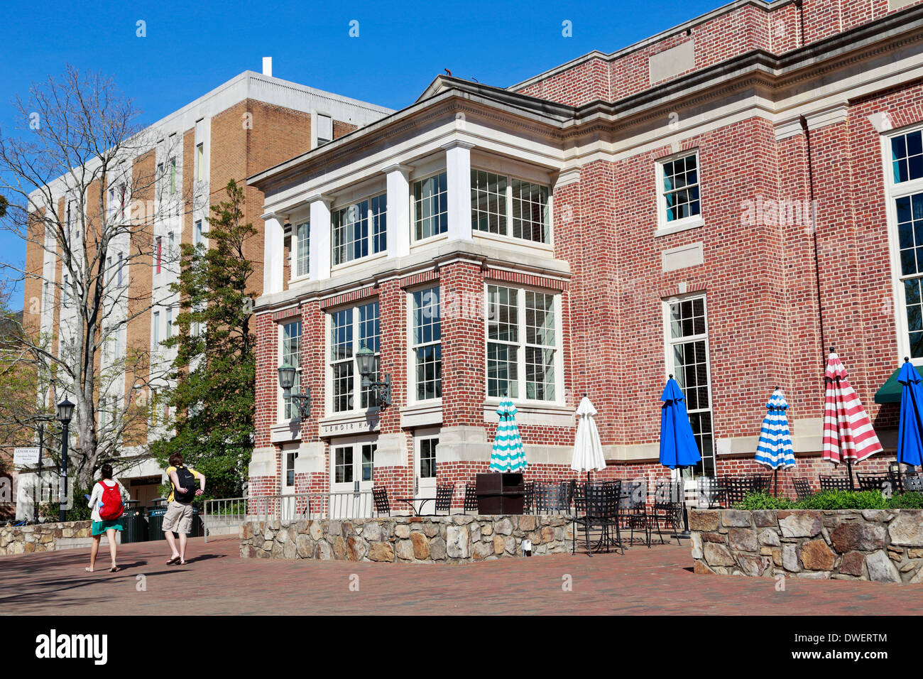 University of North Carolina at Chapel Hill, UNC. Students walking by the Dining hall on the pit. Stock Photo