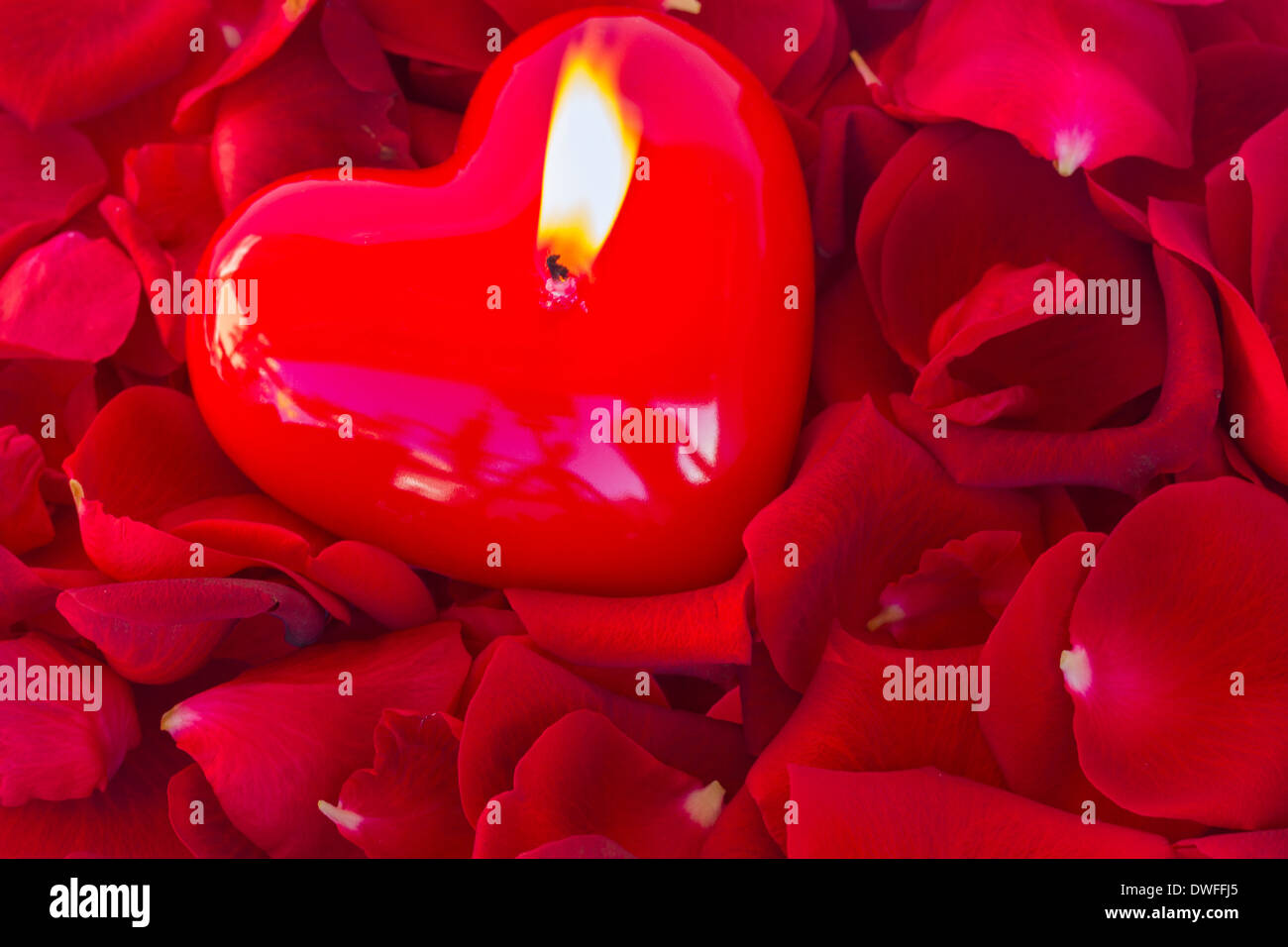 Burning scented candle bath hi-res stock photography and images - Alamy