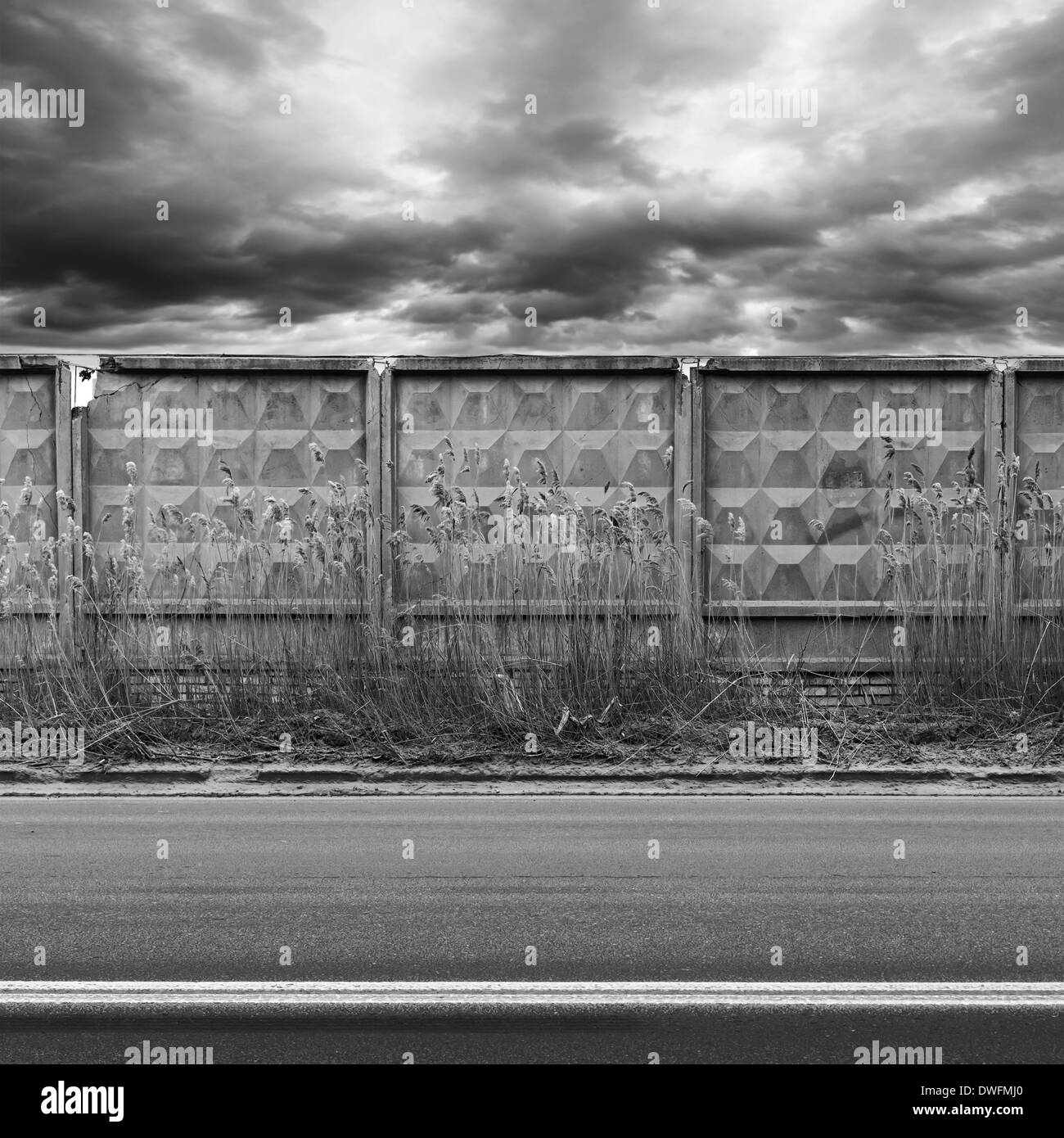 Concrete fence hi-res stock photography and images - Alamy